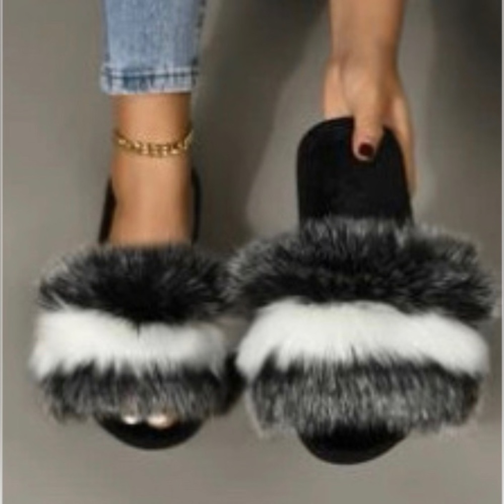 Stripe Fluffy Slippers